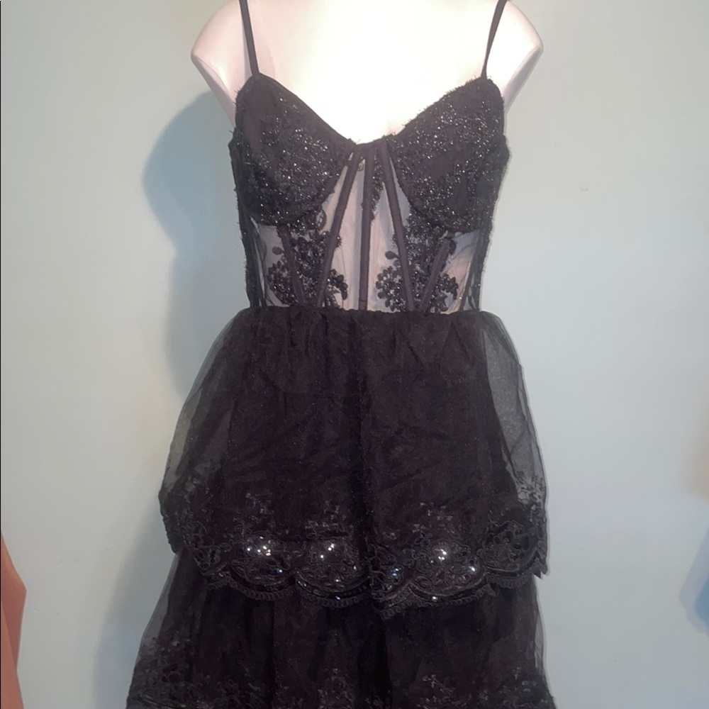 Lulu's Black Maxi Dress with Elegant Design